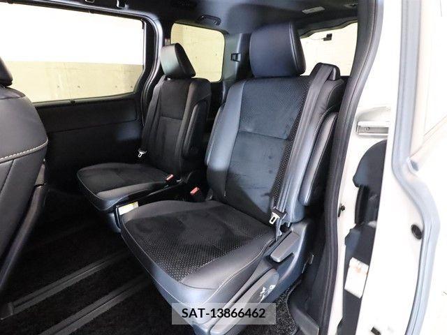 Toyota VOXY 2020-11 370402-5