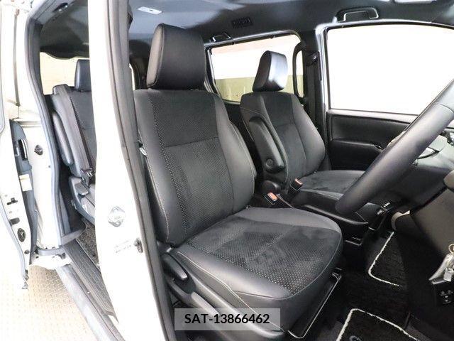 Toyota VOXY 2020-11 370402-27
