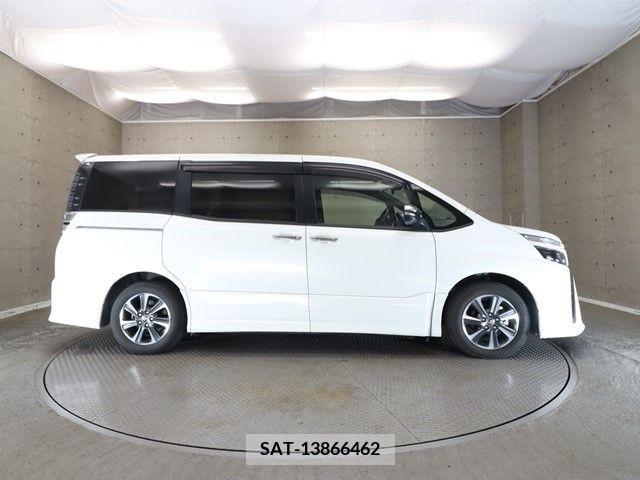 Toyota VOXY 2020-11 370402-26