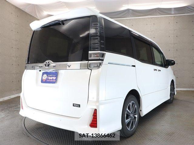 Toyota VOXY 2020-11 370402-1