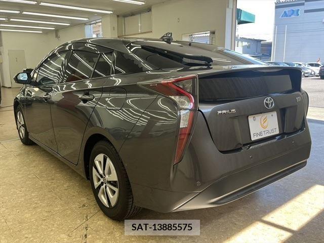 Toyota PRIUS 2016-06 345167-21