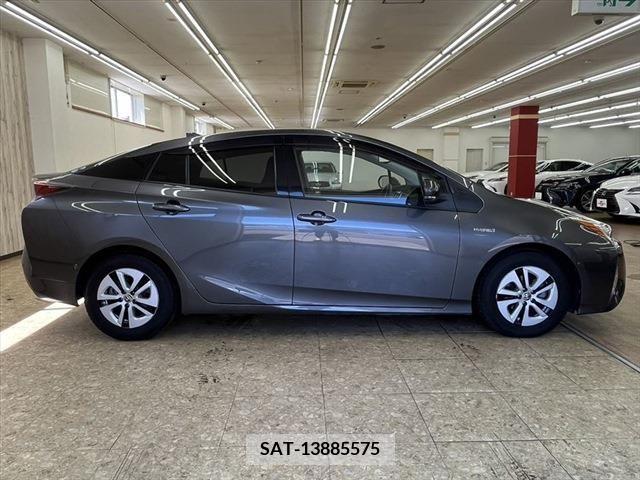 Toyota PRIUS 2016-06 345167-18