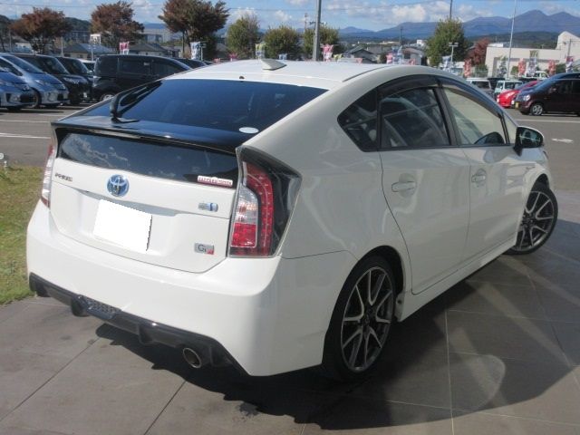 Toyota PRIUS 2014-09 18803-1