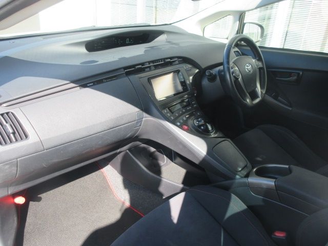 Toyota PRIUS 2014-09 18803-4