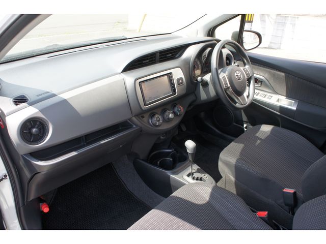 Toyota VITZ 2016-04 5573-6
