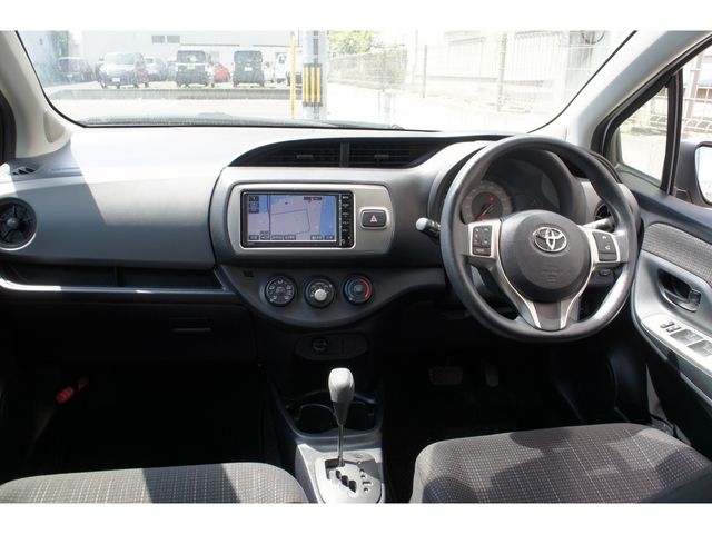 Toyota VITZ 2016-04 5573-1