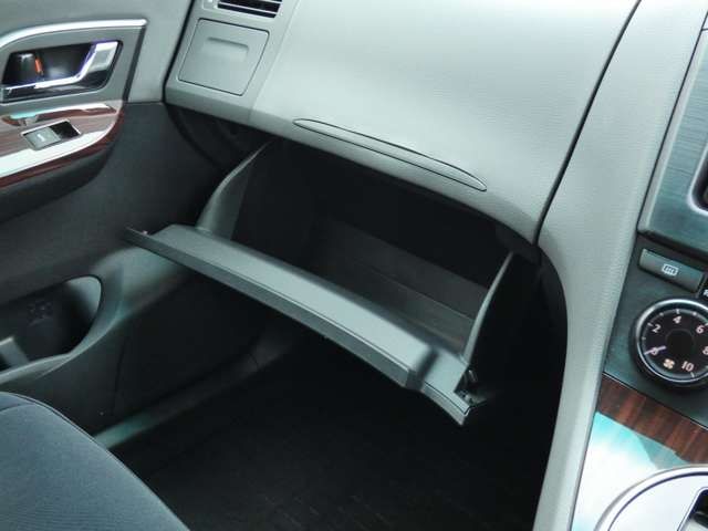 Toyota MARK X ZIO 2012-01 186109-19