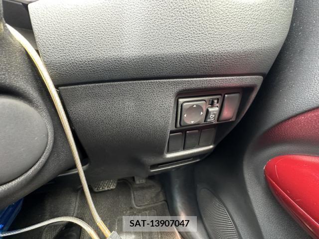 Nissan JUKE 2011-07 274059-28