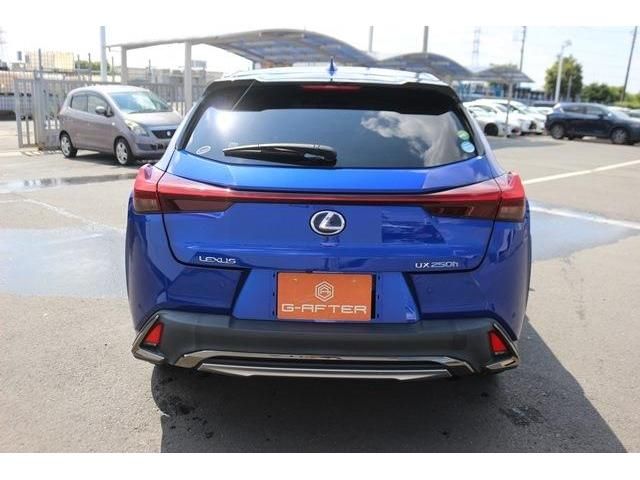 Lexus UX 2019-04 25266-3