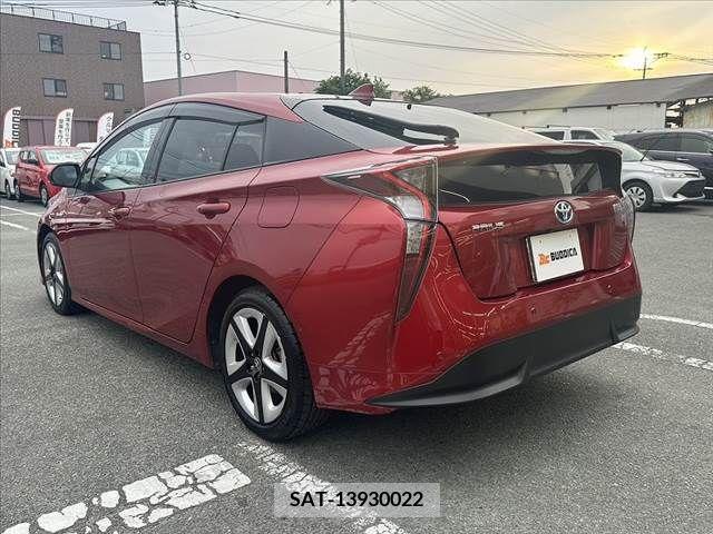 Toyota PRIUS 2016-07 283049-14