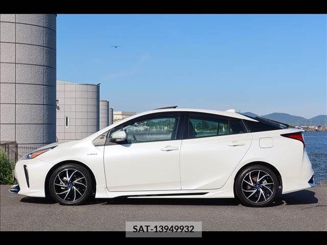 Toyota PRIUS 2019-04 393418-2
