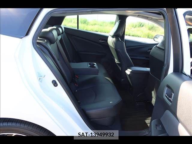 Toyota PRIUS 2019-04 393418-15