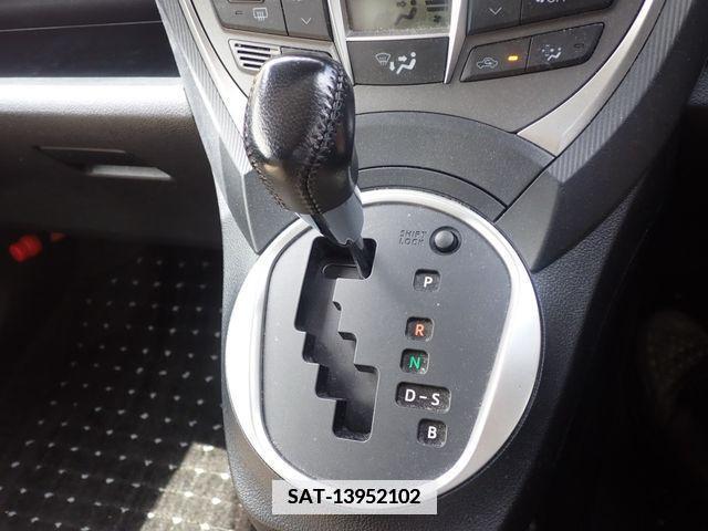 Toyota RACTIS 2012-12 345023-14