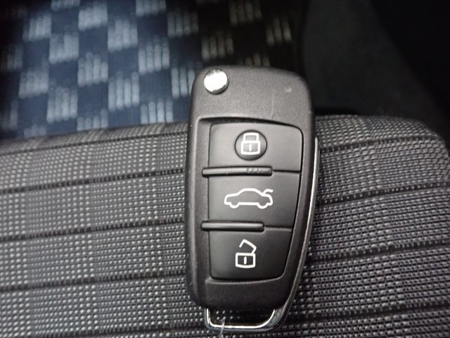Audi A3 SEDAN 2015-02 190341-26