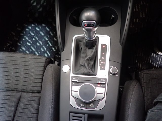 Audi A3 SEDAN 2015-02 190341-20
