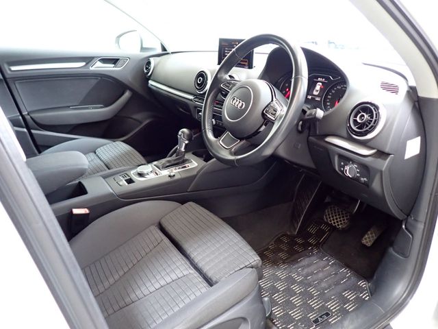 Audi A3 SEDAN 2015-02 190341-1