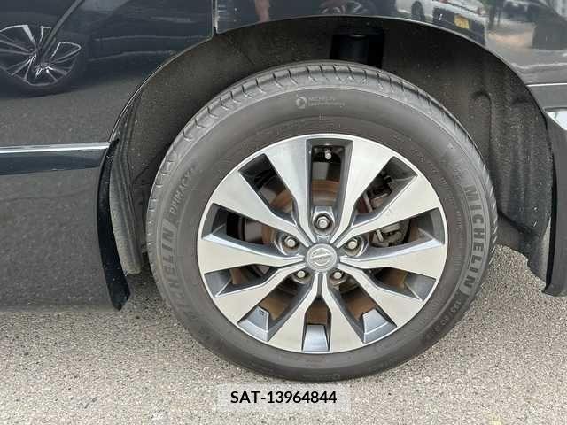 Nissan SERENA 2016-09 335503-12