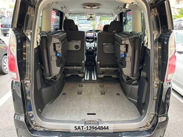 Nissan SERENA 2016-09 335503-28