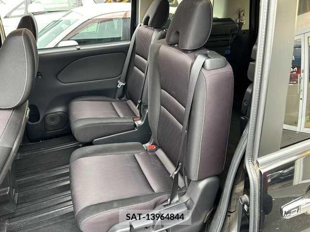 Nissan SERENA 2016-09 335503-27