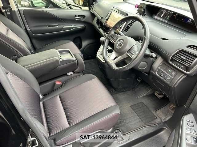 Nissan SERENA 2016-09 335503-24