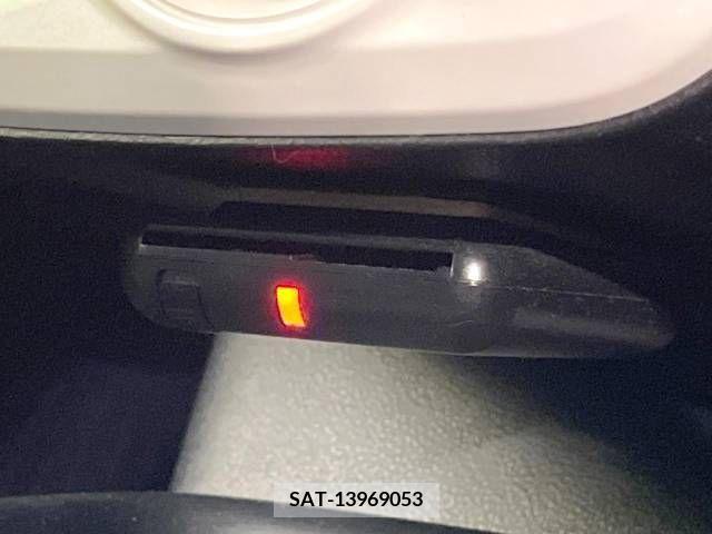 Toyota PRIUS 2017-02 374869-4
