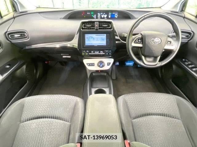 Toyota PRIUS 2017-02 374869-1