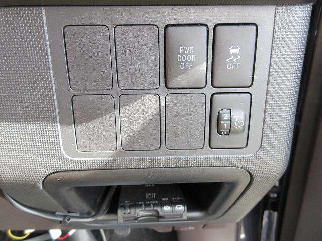 Toyota SPADE 2013-09 196328-8