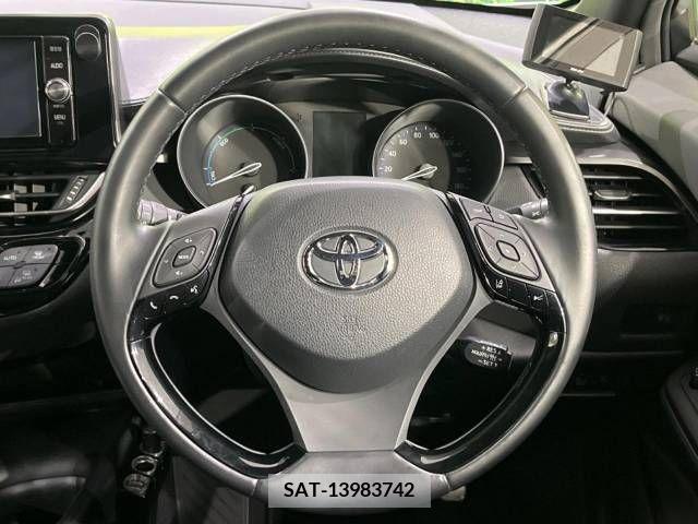 Toyota C-HR 2017-05 264175-11