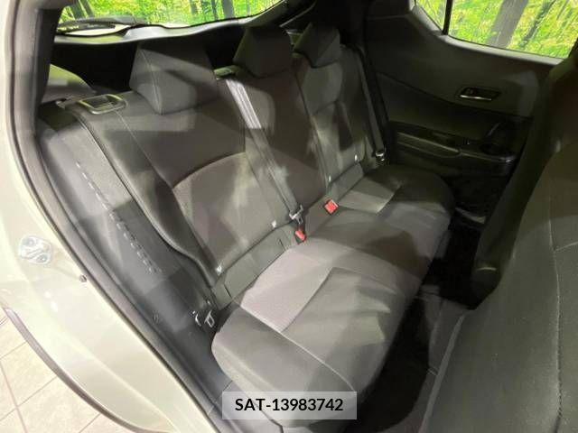 Toyota C-HR 2017-05 264175-9