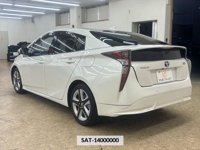 Toyota PRIUS 2017-11 366446-17