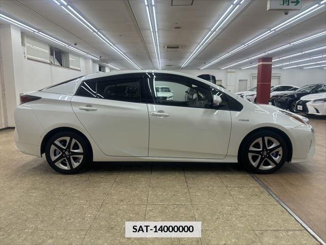 Toyota PRIUS 2017-11 366446-14