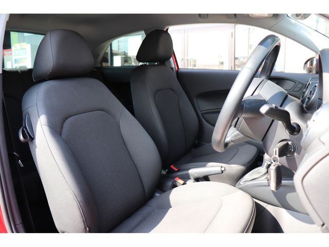 Audi A1 2015-11 182633-9