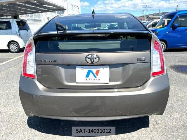 Toyota PRIUS 2013-12 283108-14