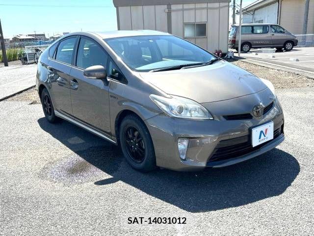 Toyota PRIUS 2013-12 283108-15