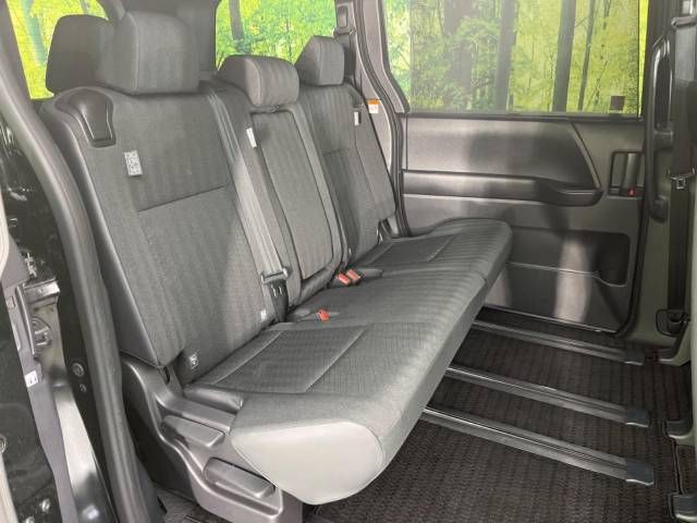 Toyota NOAH 2023-07 194880-9