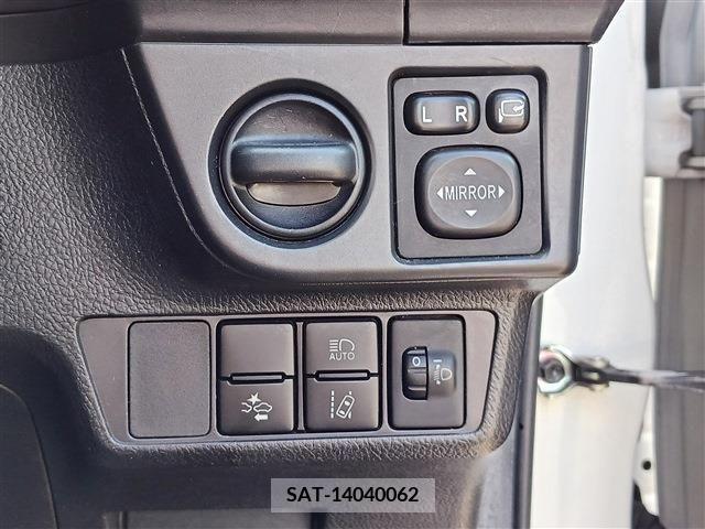 Toyota COROLLA FIELDER 2018-06 328311-8