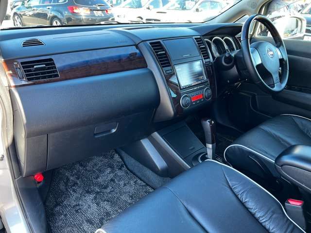 Nissan TIIDA 2010-12 185830-4