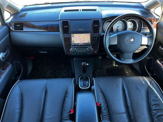 Nissan TIIDA 2010-12 185830-3