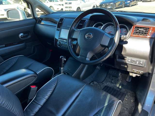 Nissan TIIDA 2010-12 185830-2