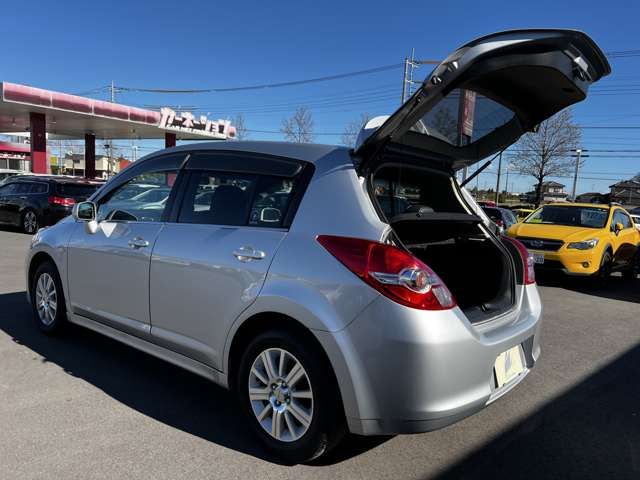 Nissan TIIDA 2010-12 185830-8