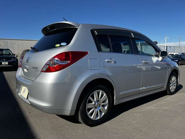 Nissan TIIDA 2010-12 185830-11