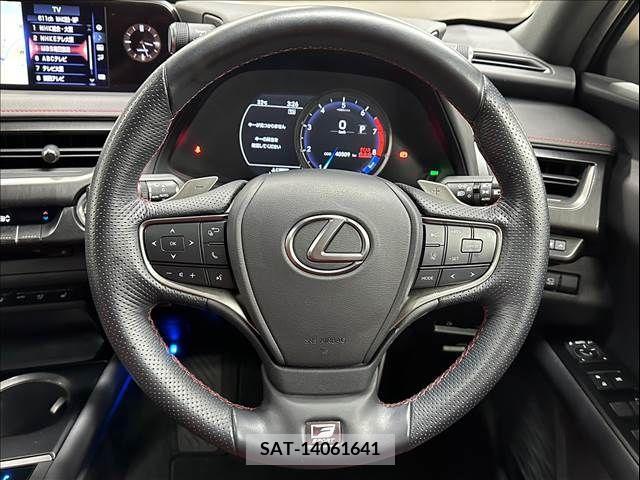 Lexus UX 2019-06 240146-12