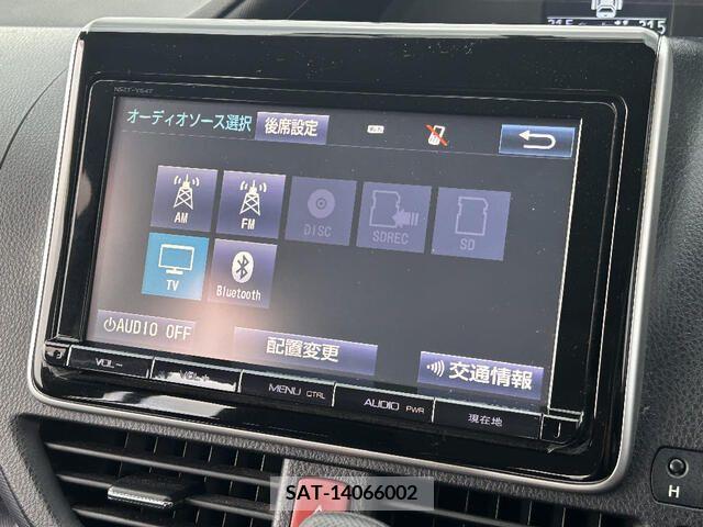 Toyota VOXY 2015-10 330331-5