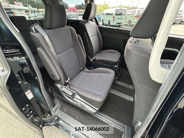 Toyota VOXY 2015-10 330331-19