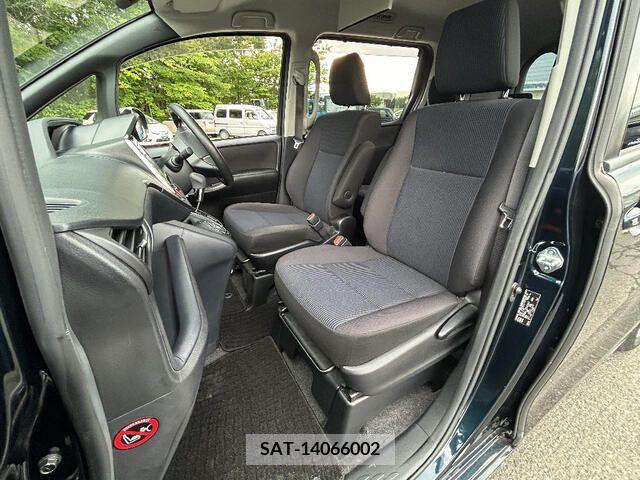 Toyota VOXY 2015-10 330331-18