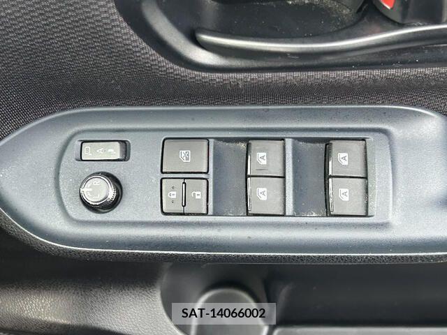 Toyota VOXY 2015-10 330331-13