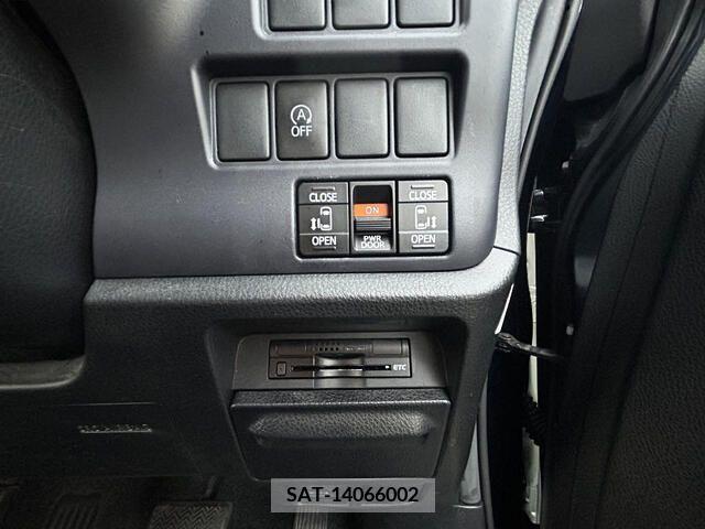Toyota VOXY 2015-10 330331-12