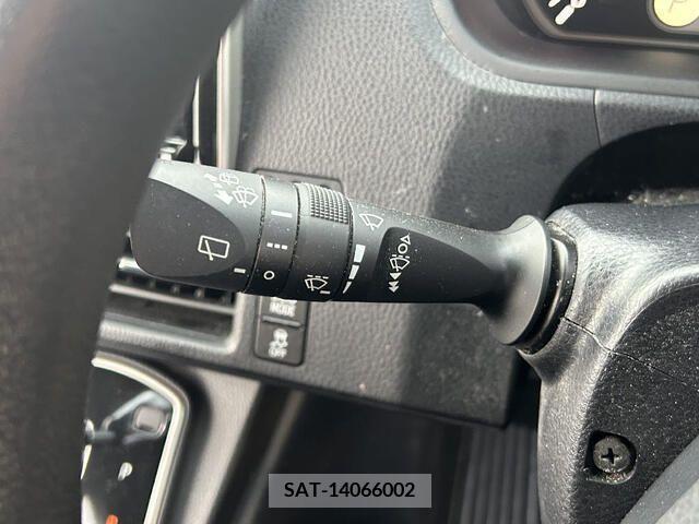 Toyota VOXY 2015-10 330331-11