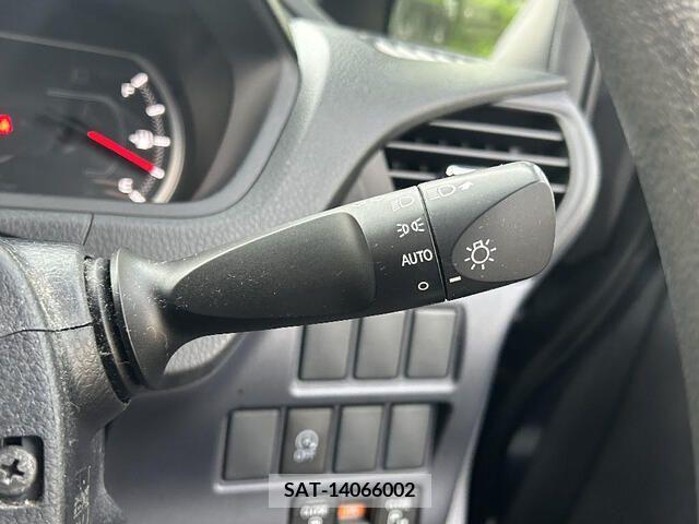 Toyota VOXY 2015-10 330331-10