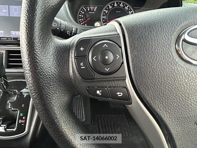 Toyota VOXY 2015-10 330331-9
